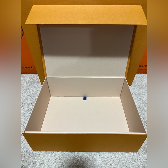 Louis Vuitton Box. - Picture 2 of 5